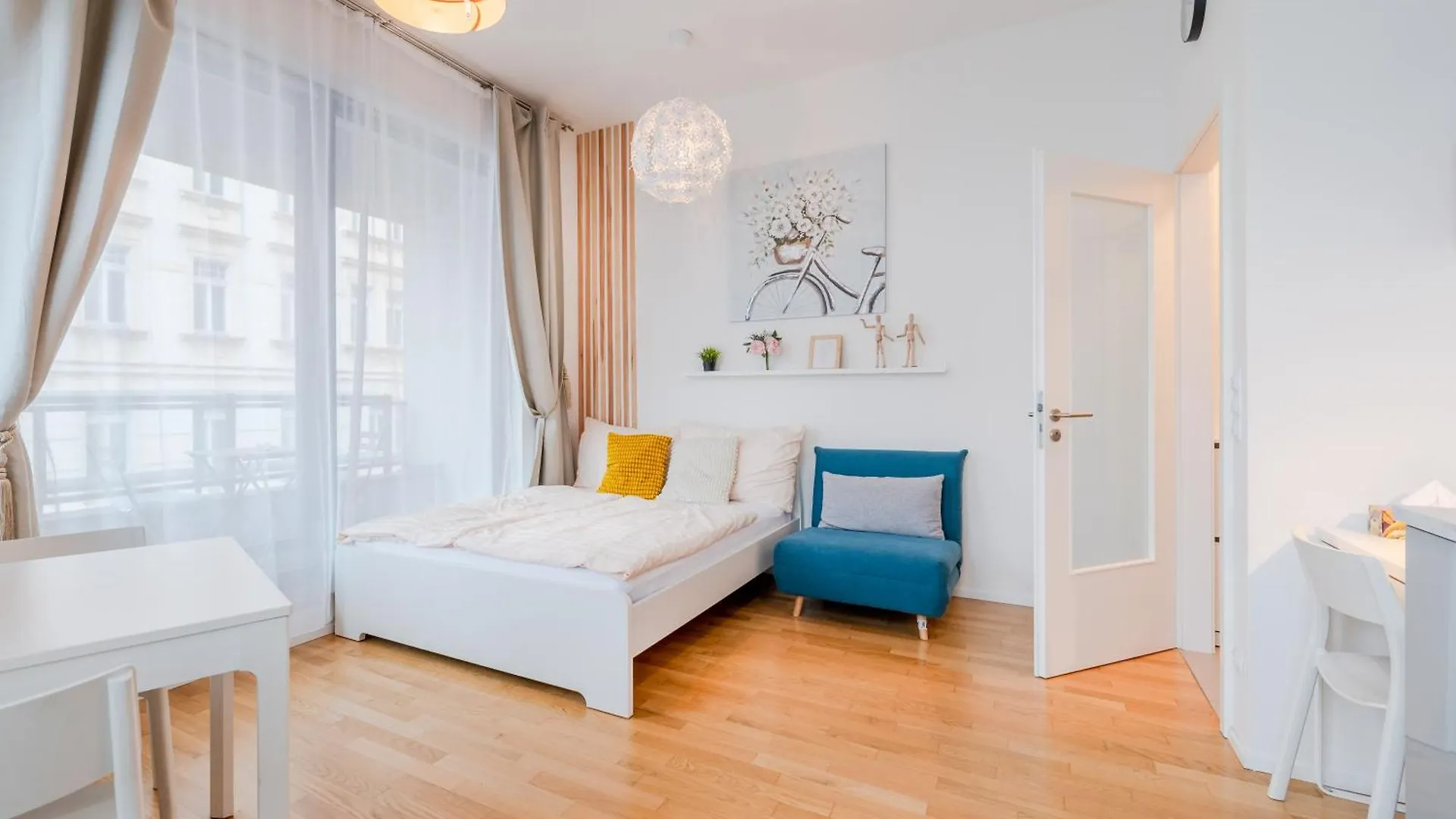 New-Built Golden Luxury Studio With Balcony プラハ