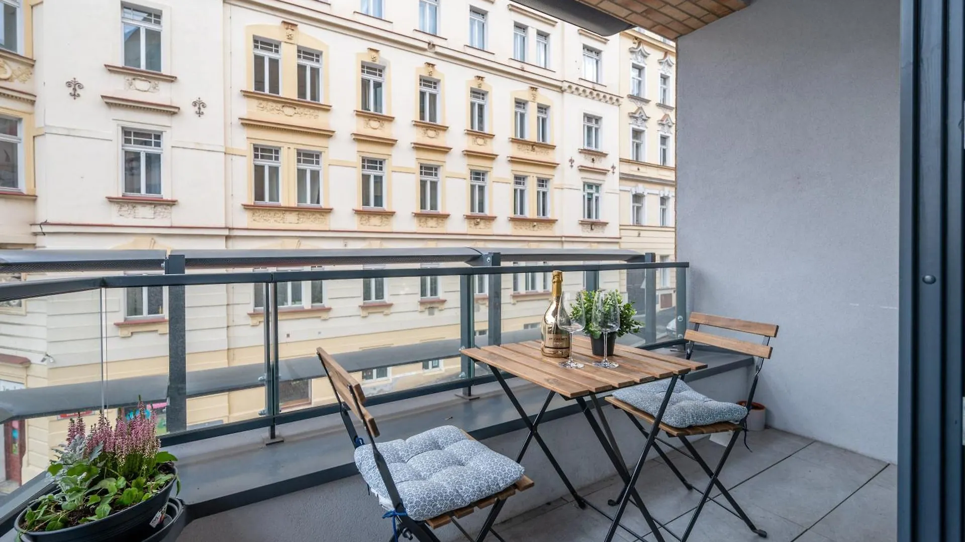 New-Built Golden Luxury Studio With Balcony プラハ 0*,