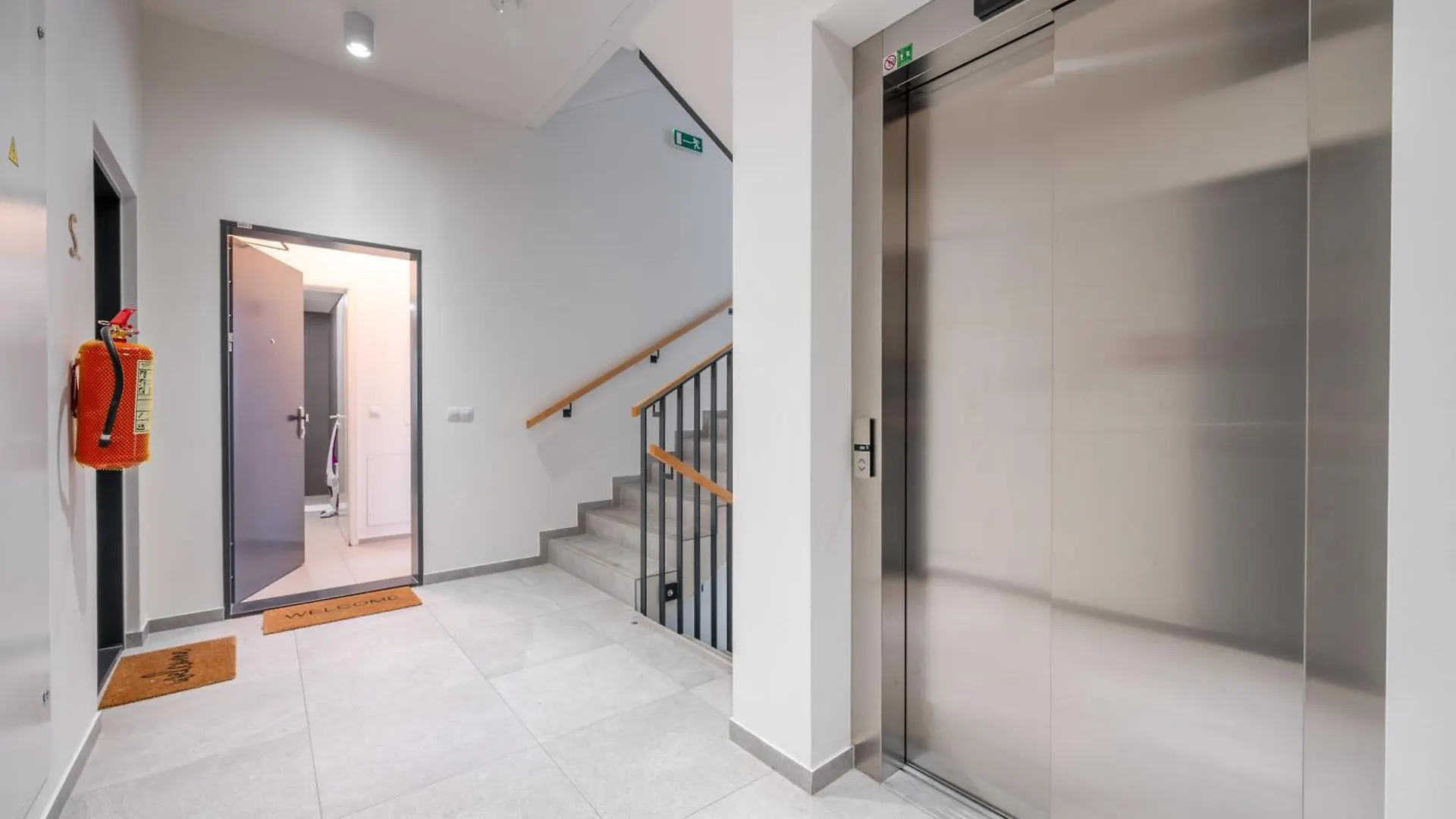 アパート New-Built Golden Luxury Studio With Balcony プラハ